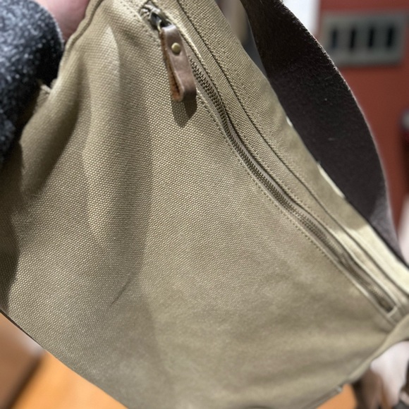 Navali Unisex Large Satchel Bag - Picture 6 of 8